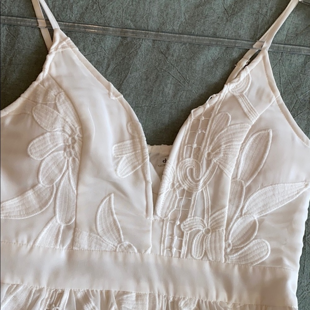 White lace Rompers - Picture 3 of 4